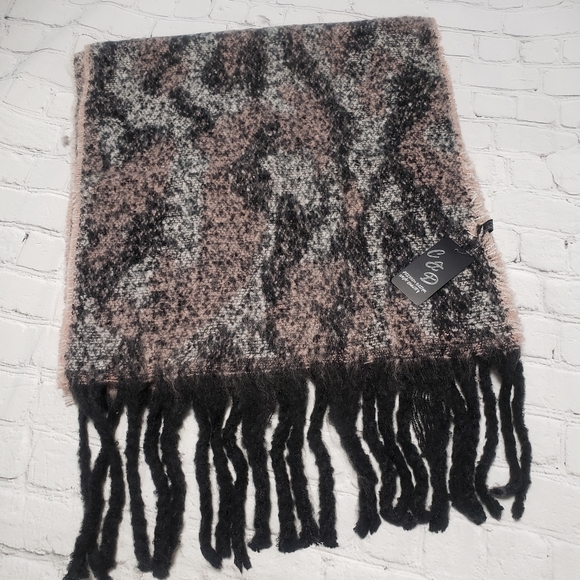 Women's chunky scarf. - Picture 4 of 9